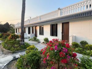 a building with flowers in front of it at Sea DoSon Resort in Ðố Sơn