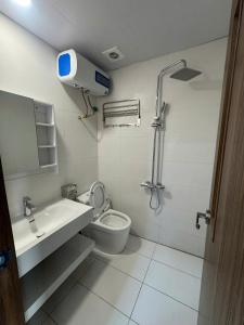 a bathroom with a toilet and a sink and a shower at Sea DoSon Resort in Ðố Sơn