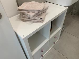 a white cabinet with towels on top of it at Eifelliebe in Bergweiler +20 photos