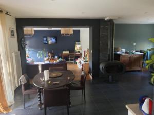 a dining room and living room with a table and chairs at Guest House Erdeven in Erdeven
