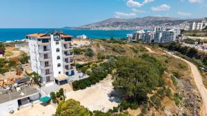 an aerial view of a building and the ocean at Sunny Hotel in Sarandë