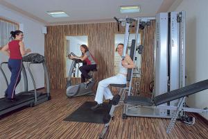 Fitness centrum a/nebo fitness zařízení v ubytování Hotel San Leonardo
