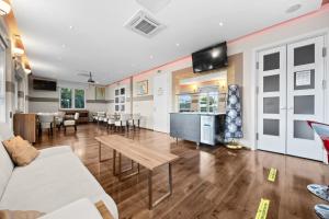 a living room with a couch and a table at Modern Rooms Villa Oasiss by Istrabook in Pula