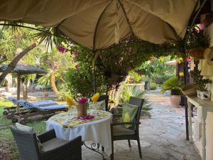 a table with an umbrella on a patio at Casita Limón Andratx in Andratx