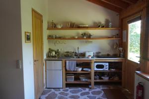 a kitchen with a sink and a microwave at Quinta da Mata de Baixo in Dornes