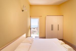 a bedroom with a bed and a door to a balcony at Apartments Amaris in Promajna