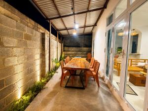 a dining room with a wooden table and chairs at SAN HÔ Beach Homestay in Thôn Ðông Giang