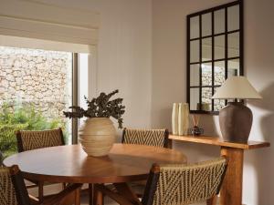 a dining room with a table with a vase on it at PanoPlagia Villa in Agios Nikolaos