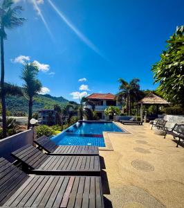 a swimming pool with chaise lounges and a resort at Viking House Apartment in Ko Tao