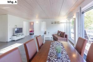 a dining room with a table and a living room at Ferienwohnung Philip in Meersburg