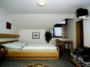 a bedroom with a large bed in a room at Berggasthof Hinhart in Regen