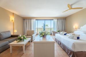 a hotel room with two beds and a couch at Smy Isla Cristina in Isla Cristina
