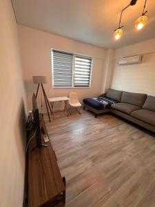 a living room with a couch and a table at Two-room apartment in Dudu