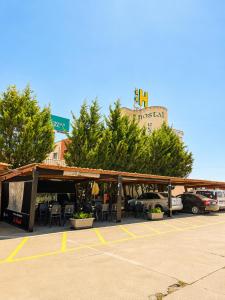 a restaurant with tables and chairs in a parking lot at Hostal la Abuela in Simancas +3 photos
