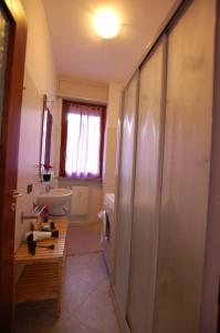 Ванна кімната в La Rosa Scarlatta Broseta
