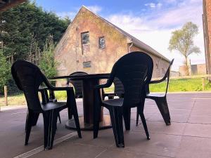a black table with two chairs and a building at Sophia-Elvira in Diksmuide