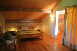 a bedroom with a bed and a wooden ceiling at Domaine du Roujos - Gite Ocre in Beaumont-de-Lomagne