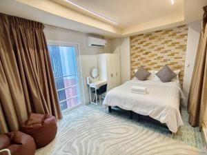 a bedroom with a bed and a large window at 3-bedroom apartment, Patong, Palm Spring 602 in Patong Beach +22 photos