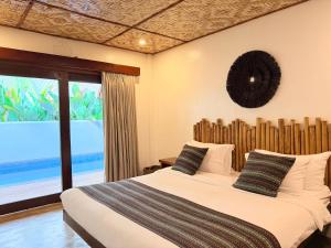 a bedroom with a bed and a large window at Yumi Villas in San Vicente +50 photos