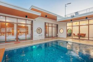 a large swimming pool in a house at KN Pool Villa Saraburi in Ban Huai Sai (1)