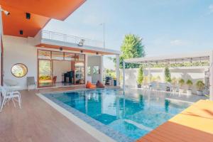 a house with a swimming pool in a yard at KN Pool Villa Saraburi in Ban Huai Sai (1) +51 photos
