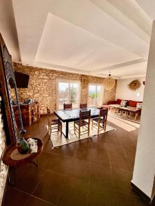 a kitchen and dining room with a table and chairs at Chez les copains in Sidi Kaouki