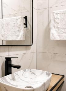 a bathroom with a marble sink and a mirror at Гостиница Балхаш in Balqash