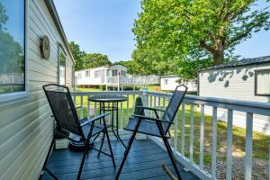 two chairs and a table on a porch at Finest Retreats - Seascape in Porchfield