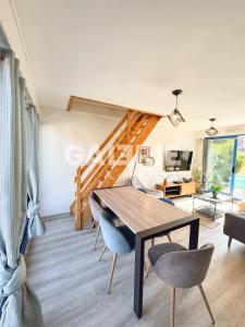 a dining room with a wooden table and chairs at GC - Entre Terre Et Mer in Wissant