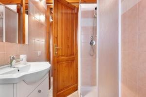 a bathroom with a sink and a shower at Bilo Lu Impostu in Nuragheddu +13 photos