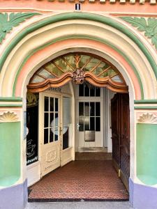 an entrance to a building with an archway at The Square Coburg in Coburg