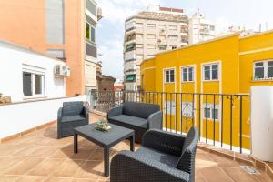 a balcony with chairs and a table on a building at Casa Maruchi Apartamento 2 in Almería