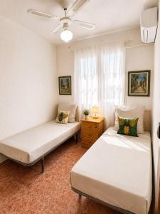 two beds in a room with a window at Monte de Santa Pola in Gran Alacant