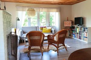 a living room with a couch and two chairs at Solkullen i Kalvshult in Hallaryd
