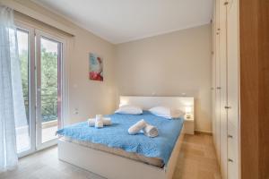 a bedroom with a bed with two towels on it at Paradise Sea View Apartments in Lygia