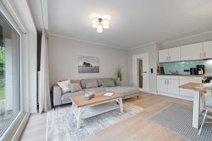 a living room with a couch and a table at Nordseebude Kleine Auszeit in Sankt Peter-Ording
