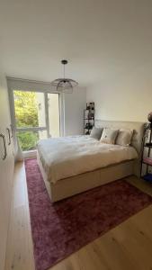 a bedroom with a large bed and a large window at Les Terrasses de Lavaux-2 Appartement de Luxe avec Vue Panoramique et Piscine" in Chexbres