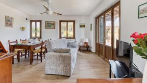 a living room with a couch and a table at Casa Il Pino in Cavriglia
