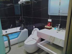 a bathroom with a toilet and a sink at Hải Phát Hotel in Du Xuyên +38 photos
