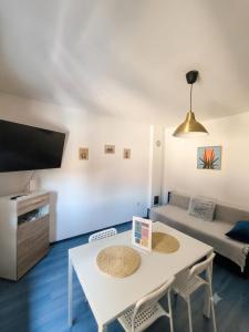 a living room with a white table and a couch at Smestaj Dzentlmen in Soko Banja