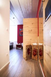 a room with wooden floors and a wall with baskets at La Filanda Relax&Gourmet in Denno