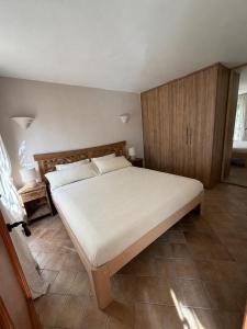 a bedroom with a large bed and a wooden cabinet at Finca Sonrisa in Alhaurín el Grande +44 photos