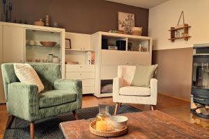 two chairs and a coffee table in a living room at Happywild in Schlangenbad