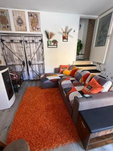 a living room with a couch and a red rug at Casa Belvedere in Serradica