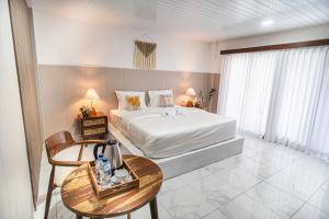 a hotel room with a bed and a table and chairs at Pondok Bingin Guest House in Bingin Beach +17 photos