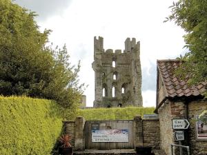 an old castle sitting on top of a hill at Wren Lodge - E5023 in Nawton