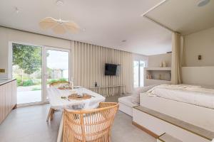 a bedroom with a bed and a table and chairs at Refúgio Do Loureiro in Sesimbra