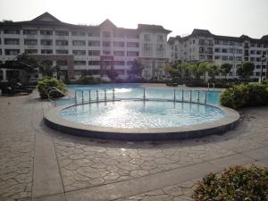 Bazén v ubytování The Oasis Davao Condotel nebo v jeho okolí