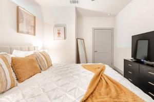a bedroom with a bed and a flat screen tv at Riverwalk View Luxe Condo Views Pool Free Parking in San Antonio +33 photos
