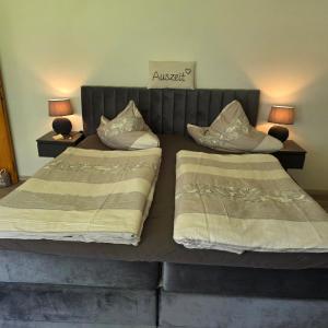 two beds sitting next to each other in a bedroom at Ferienhaus Schwerte Ergste im Ruhrtal in Schwerte